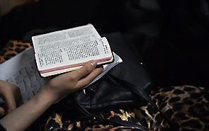 Kerkdienst in een ondergrondse kerk in Peking, Kerstavond 2014. beeld AFP