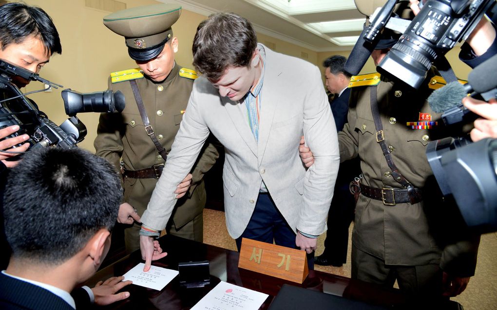 Warmbier tijdens zijn detentie in Noord-Korea, maart 2016. beeld AFP