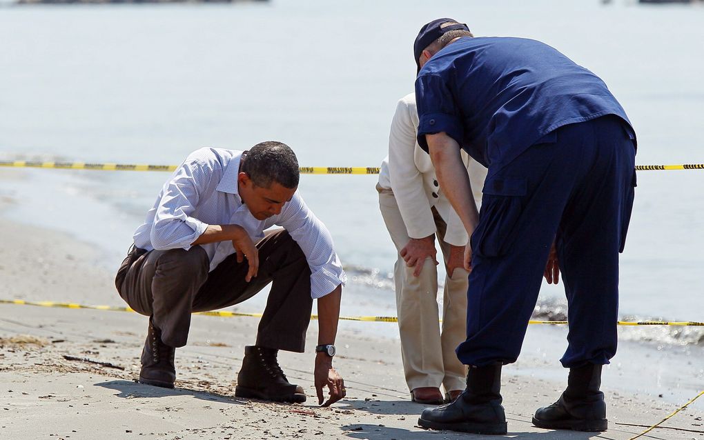 De ChristenUnie vraagt maandag aandacht voor de olie die voor de kust van Amerika in zee blijft stromen. Foto EPA