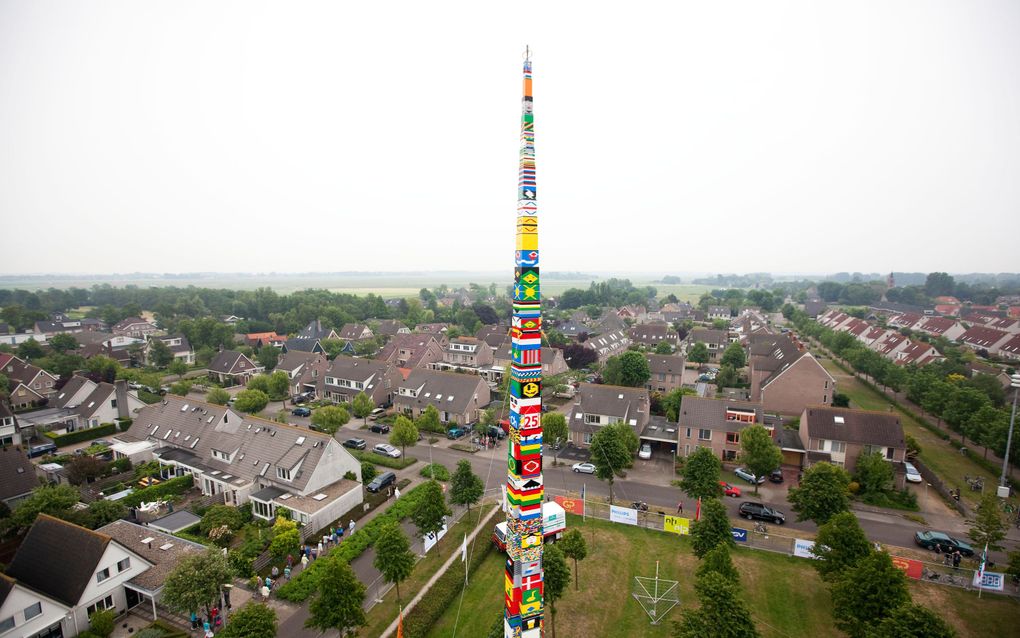 LIMMEN - De hoogste Lego-toren ooit staat in Limmen. Foto ANP