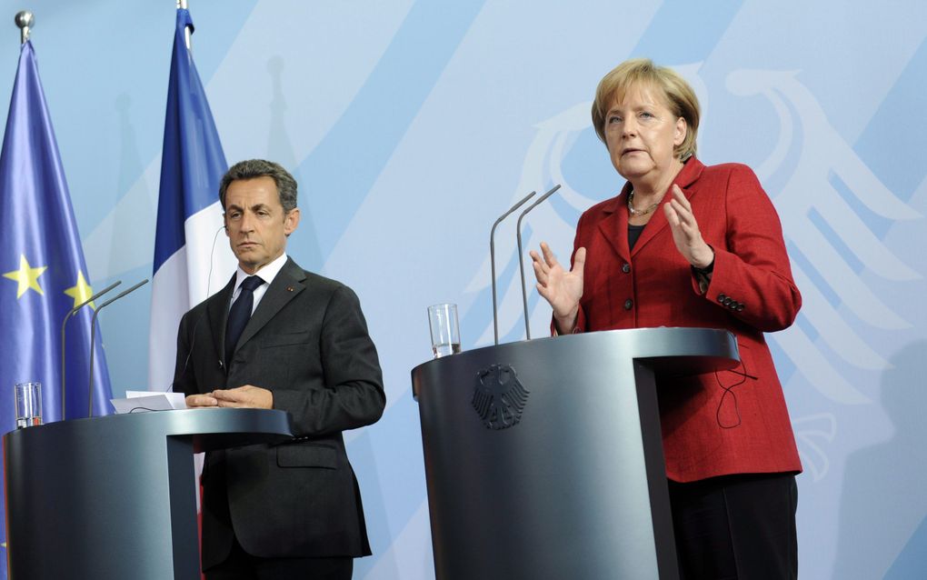 BERLIJN - Bondskanselier Merkel en president Sarkozy namen afgelopen maandagavond tijdens hun traditionele voorbereidende onderonsje al een voorschot op de EU-top van morgen. Foto EPA