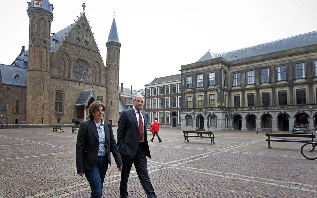 Cohen op weg naar een gesprek vrijdag met Rosenthal. Foto ANP