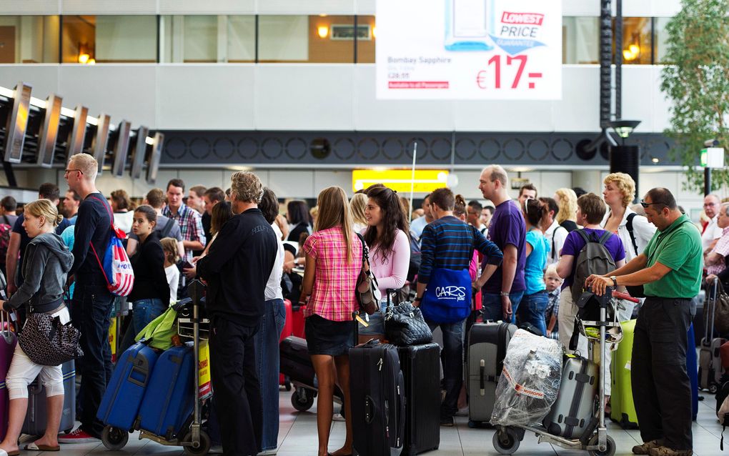 Lange rijen op Schiphol. Foto ANP