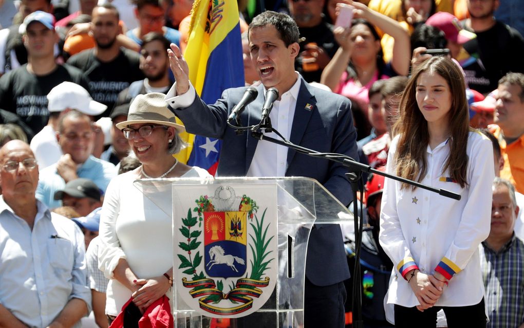 Interim-president Juan Guaidó en zijn vrouw. beeld EPA