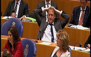 Kamerlid Verhoeven (D66) betreurt zichtbaar de stemfout van de PvdA waardoor vorige week een SGP-voorstel werd aangenomen dat Kliksafe toestaat alleen gefilterd internet aan te bieden. Beeld Politiek24
