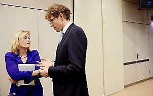 Den Haag. Minister Bussemaker en staatssecretaris Dekker (beiden van Onderwijs)  met elkaar in gesprek over de omstreden rekentoets. beeld ANP