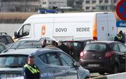 Politie op de Sint-Michielskaai in Antwerpen. beeld AFP