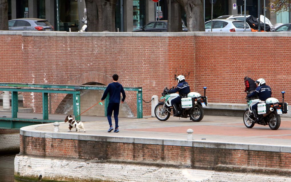 Politiecontrole in Milaan. beeld EPA