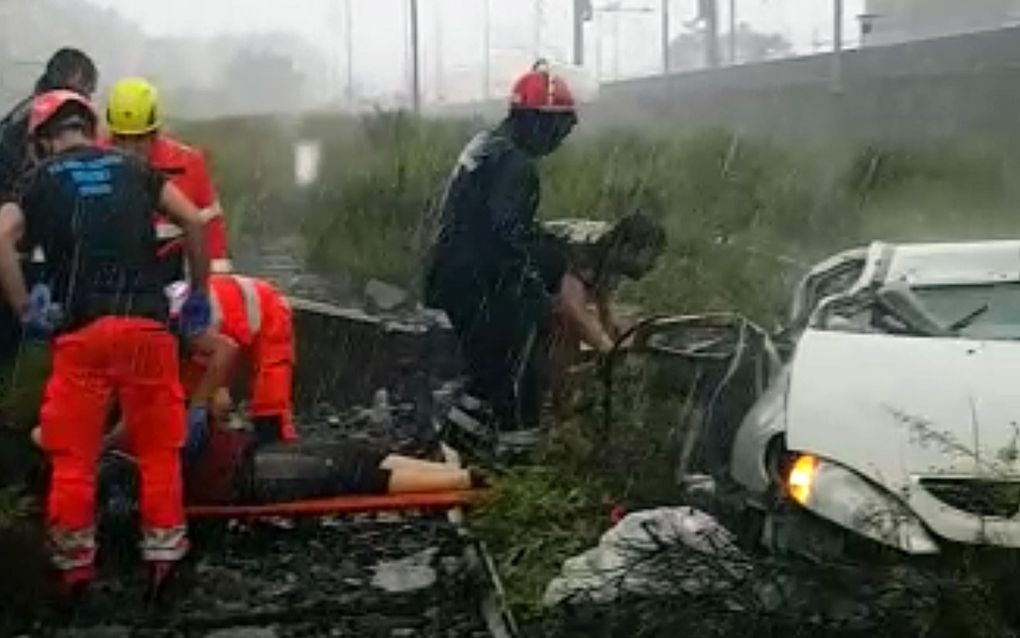 Zoeken naar overlevenden. beeld EPA