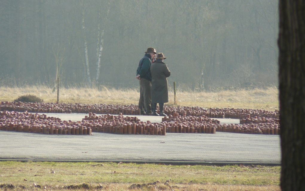 WESTERBORK - Bezoekers bij kamp Westerbork. Foto RD