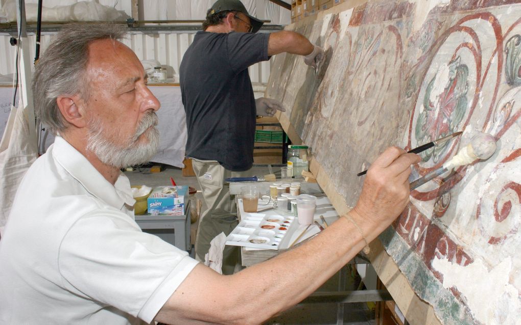 JERUZALEM – Een team van de oudheidkundige dienst heeft het 9 meter lange en 2,7 meter hoge fresco gerestaureerd. Foto Niki Davidov, Israëlische Oudheidkundige Dienst