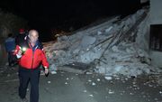 Ravage in het dorp Villa Sant'Antonio na de aardbeving met een kracht van 5,4 op de schaal van Richter. beeld EPA