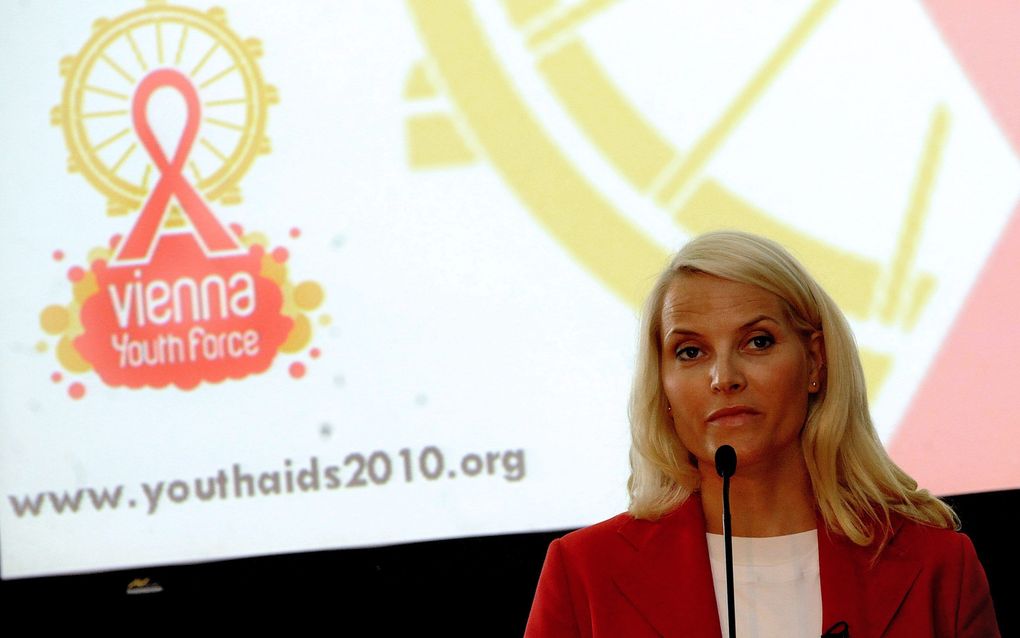 De Noorse kroonprinses Mette-Marit spreekt de aanwezigen op  de 18e internationale aidsconferentie in Wenen toe. Foto EPA