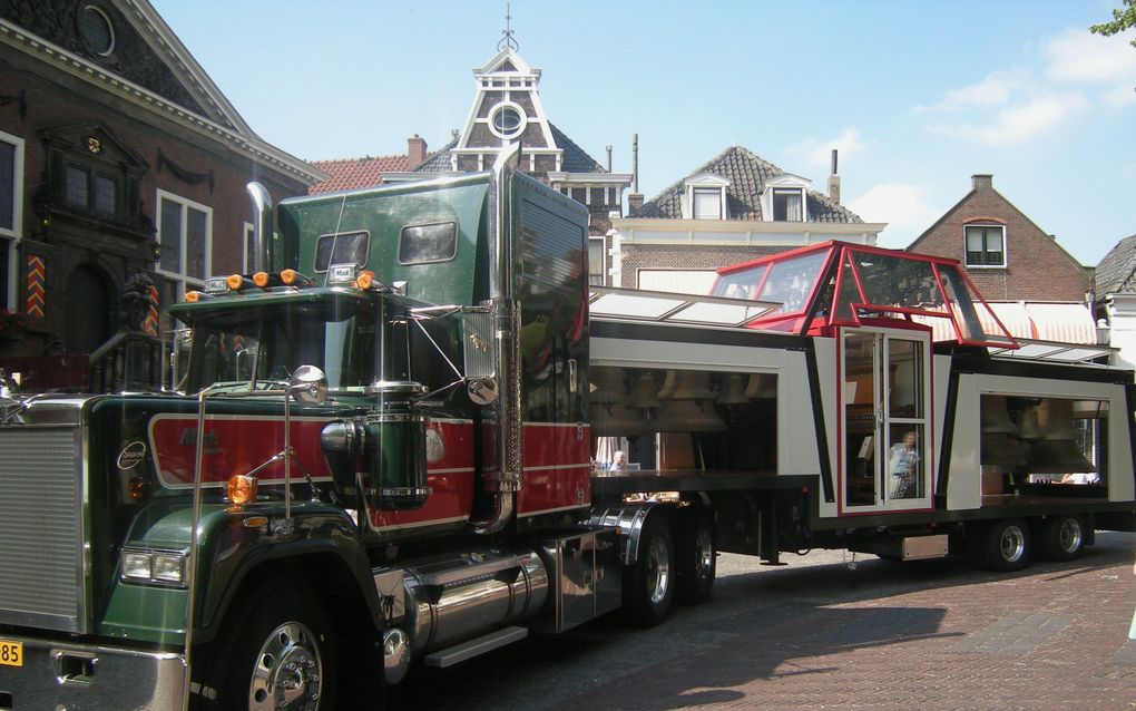 De Reizende Beiaard De Platz opende zaterdag de Beiaardweken met concerten op verschillende plekken in Vlaardingen. Foto W. C. den Breems