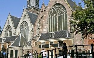 AMSTERDAM â€“ De Oude Kerk in hartje Amsterdam viert komend weekeinde haar 700 jarig bestaan. De kerk heeft drie eeuwenoude orgels en is ook bekend om de immense vloer van stenen grafzerken. Foto ANP