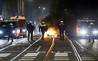 Na de arrestatie van de Arubaan Henriquez in Den Haag lag de politie zwaar onder vuur en braken er rellen uit in de Schilderswijk. beeld ANP