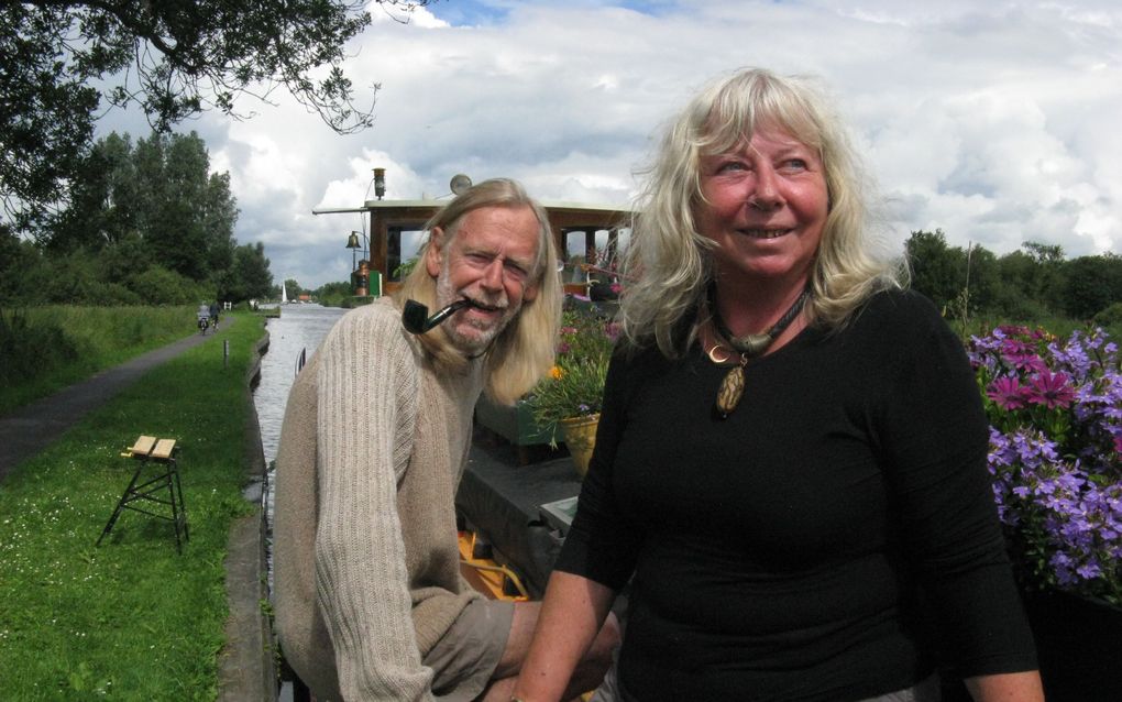 Herman en Géa Boiten op hun tjalk Bolle Domus. Foto RD