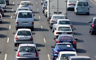 PARIJS - Zwarte Zaterdag komt vroeg op gang dit jaar. Vorig jaar stond er bijna 700 kilometer file op de Franse wegen (foto). Foto archief RD