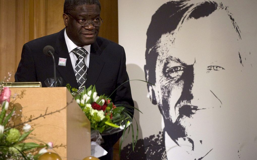 Dr. Denis Mukwege ontving in 2009 de Olof Palme Prize in het Zweedse parlement. Foto EPA