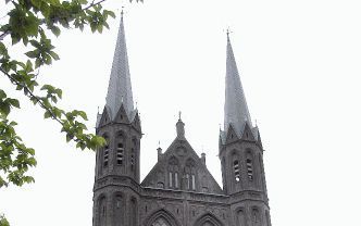 AMSTERDAM - De Krijtberg begon als een schuilkerk, maar sinds 1883 is zij prominent aanwezig in het straatbeeld van de hoofdstad. - Foto Paul Dijkstra