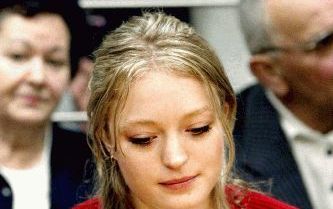 AARLEN - Slachtoffer van Dutroux, Sabine Dardenne, die 81 dagen door Dutroux gevangen is gehouden, heeft zich dinsdag formeel gemeld als partij in het proces-Dutroux. Foto EPA