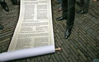 DEN HAAG â€“ Misdaadjournalist Peter R. de Vries presenteerde maandag, op hervormingsdag, op het Binnenhof zijn nieuwe politieke partij. Foto ANP