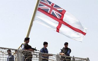 Mensen met een Britse nationaliteit verlaten Libanon per oorlogsschip. Duizenden westerlingen verzamelden zich woensdag in de haven van de Libanese hoofdstad Beiroet in de hoop het door oorlogsgeweld geteisterde land te kunnen ontvluchten.