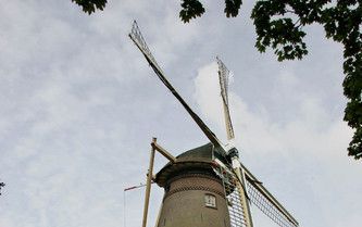 LOENEN A/D VECHT – Bij korenmolen De Hoop in Loenen aan de Vecht moet nog veel gebeuren voor de Nationale Molen- en Gemalendag zaterdag. De Hoop is een van de 23 molens in de provincie Utrecht.