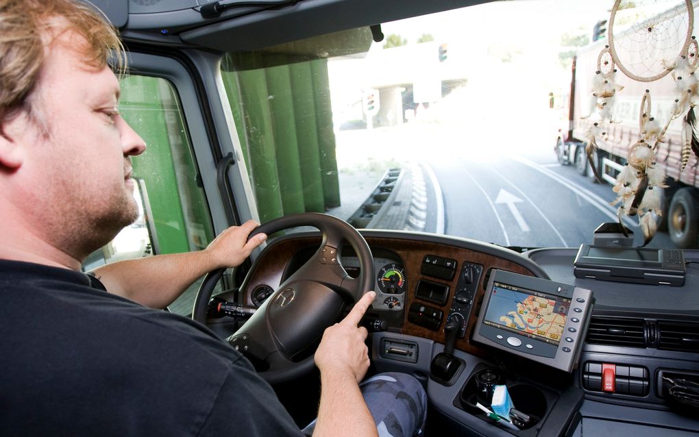 BRUSSEL - De maximale werkweek van 48 uur moet ook gelden voor zelfstandige vrachtwagenchauffeurs. Het Europees Parlement heeft zich daarvoor woensdag uitgesproken. Foto ANP