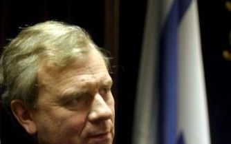 TEL-AVIV - NAVO-secretaris-generaal Jaap de Hoop Scheffer tijdens de persconferentie in Tel Aviv. Volgens De Hoop Scheffer is een NAVOâ€“vredesmacht in het Midden-Oosten alleen mogelijk als IsraÃ«l en de Palestijnen een vredesakkoord hebben gesloten. Foto