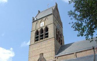 BOLSWARD – De Martinikerk in Bolsward, een van de belangrijkste gotische kerken van Friesland, heeft een uitzonderlijk grote zadel daktoren. Foto Ronald Bakker