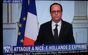 Frankrijk verlengt de noodtoestand die het invoerde na de terroristische aanslagen in Parijs vorig jaar november, met drie maanden. Dit zei president François Hollande op een persconferentie naar aanleiding van de aanslagen in Nice. beeld AFP