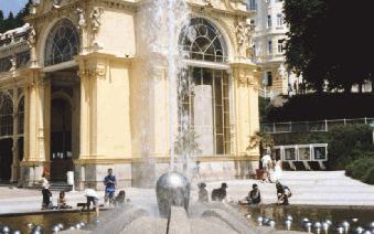 MariánskÃ© Lázne, neobarokke colonnade. Een romantische sfeer waarvan je bijna melancholisch zou worden.