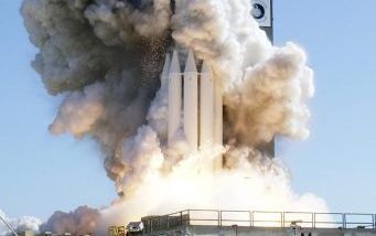 CAPE CANAVERAL - Het ruimtevaartuig Deep Impact wordt gelanceerd vanaf Cape Canaveral. Het is de bedoeling dat op 4 juli een gat in de komeet wordt geschoten. Foto EPA