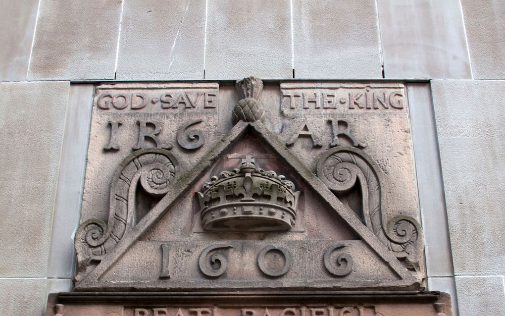 Gedenksteen voor de Netherbow Port in Edinburgh. Vroeger was dit de plaats waar de hoofden van terechtgestelden te kijk werden gezet, als afschrikwekkend voorbeeld. Foto Tony Hisgett