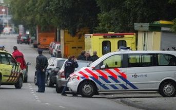 DEN HAAG - Een arrestatieteam van de politie heeft woensdagavond op de Maanweg in Den Haag tijdens een bevrijdingsactie van een gegijzelde een verdachte doodgeschoten. Drie verdachten zijn aangehouden. - Foto ANP