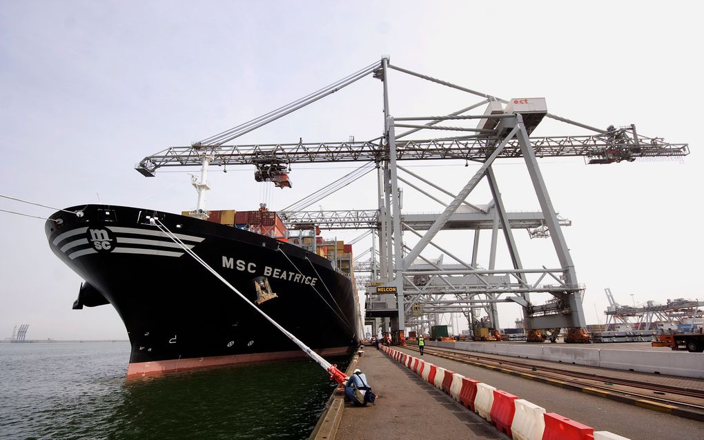 CPB meldt groei wereldhandel. Foto: de Rotterdamse haven. Foto ANP