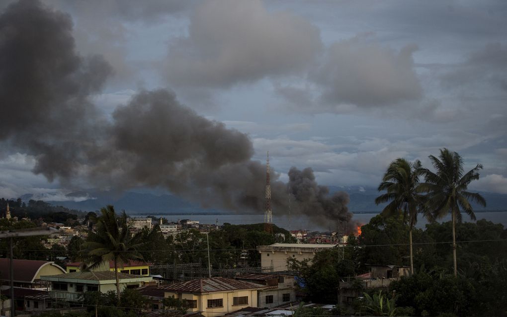 Rook stijgt op uit de stad Marawi. beeld AFP