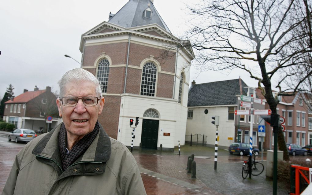 AMSTERDAM – Jan Sonneveld beschreef bijna 20.000 Nederlandse kerken en legde daarmee de basis voor de site reliwiki.nl. Vandaag ontving hij uit handen van de koningin een Zilveren Anjer. Foto RD, Anton Dommerholt