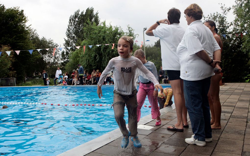 Afzwemmen voor diploma B. Foto ANP