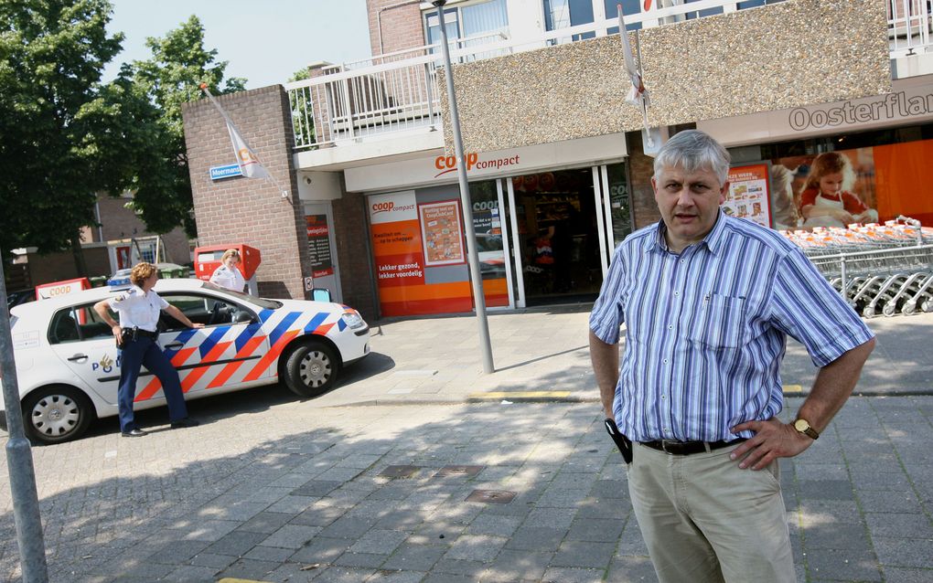 De Coop Compact aan het Moermanskpad in Rotterdam oogt als een doorsneesupermarkt. Een overval op deze winkel inspireerde Ben de Raaf tot het schrijven van zijn nieuwste boek. Foto RD, Anton Dommerholt