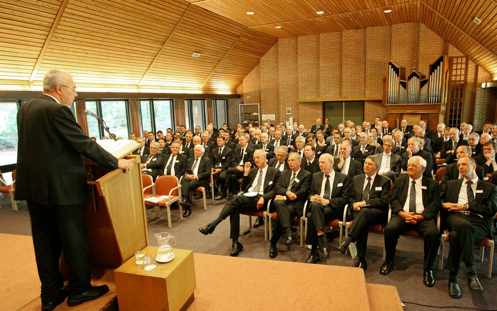 Ds. Op 't Hof spreekt tijdens de Haamstedeconferentie. Foto RD, Anton Dommerholt