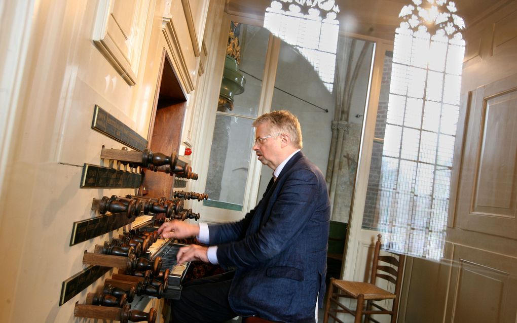 Jan Kleinbussink speelt vrijdag en zaterdag Bach op het Holtgräveorgel in de Lebuïnuskerk van Deventer. Foto RD, Anton dommerholt.