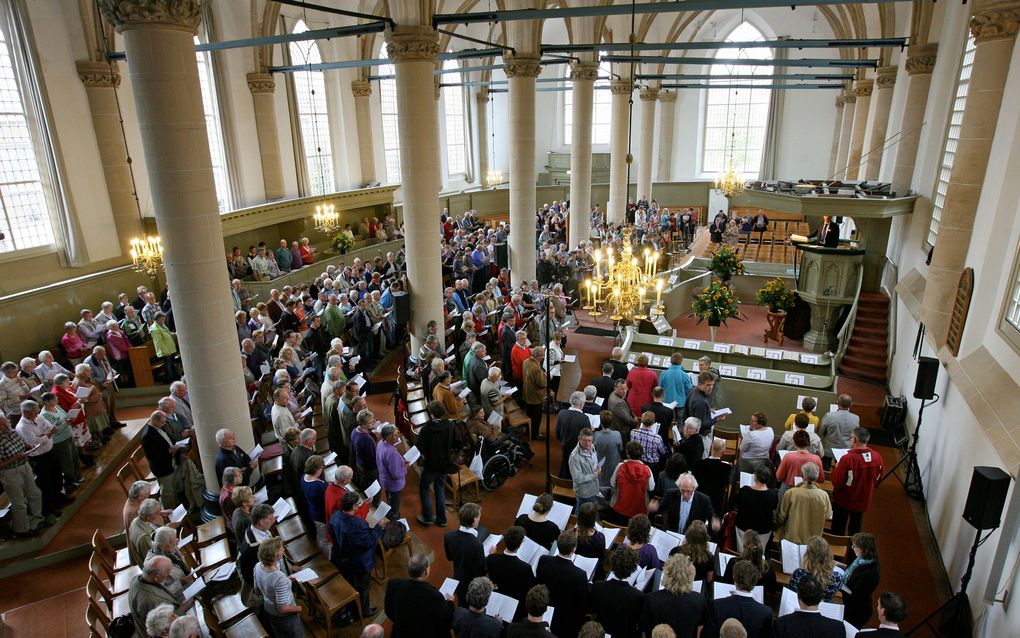 Zo’n 700 mensen bezochten gisteren in Kampen de Schooldag van de Theologische Universiteit van de Gereformeerde Kerken vrijgemaakt. Tijdens de openingsbijeenkomst in de Broederkerk waren er toespraken van rector prof. dr. M. te Velde en zijn ambtgenoot va