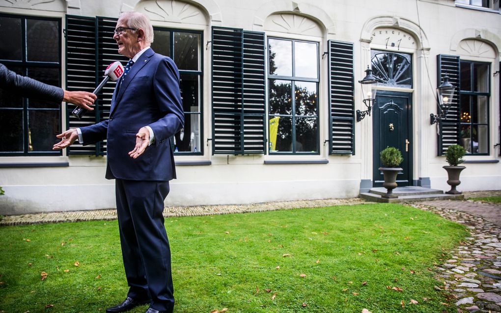 Pieter van Vollenhoven geeft in Havelte het startsein voor de Open Monumentendag 2017. beeld ANP