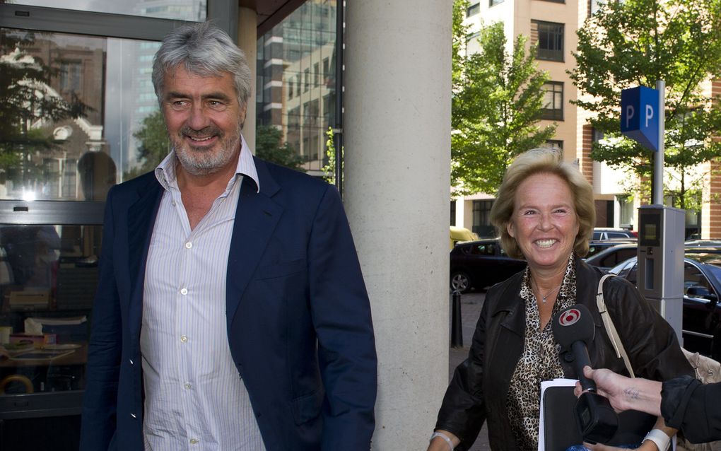 Nina Storms-Vleeschdrager (R), beter bekend als de zakenvrouw Nina Brink van de onderneming World Online, komt samen met haar man Pieter Storms (L), aan bij de rechtbank in Utrecht. Foto ANP