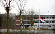 De vlag hangt halfstok in Havelte. De landmachtdagen zullen op gepaste wijze doorgaan. Foto ANP