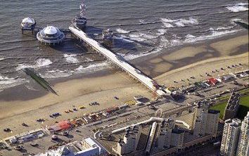 SCHEVENINGEN - Luchtfoto van het Gevers Deynootplein in Scheveningen. Foto ANP