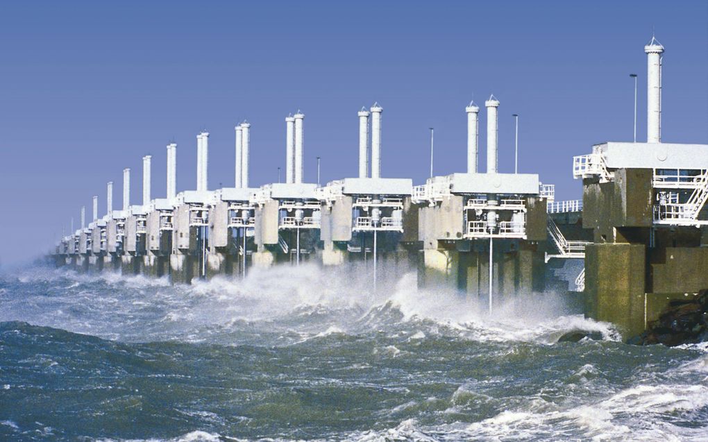 De stormvloedkering in de Oosterschelde heeft het aanzien van Nederland veel goed gedaan, aldus prof. dr. ir. Marcel Stive. Het ontwerp is zelfs al op meerdere plaatsen in de wereld toegepast. Voorbeelden zijn de Thamesbarrier bij Londen en de stormvloedk