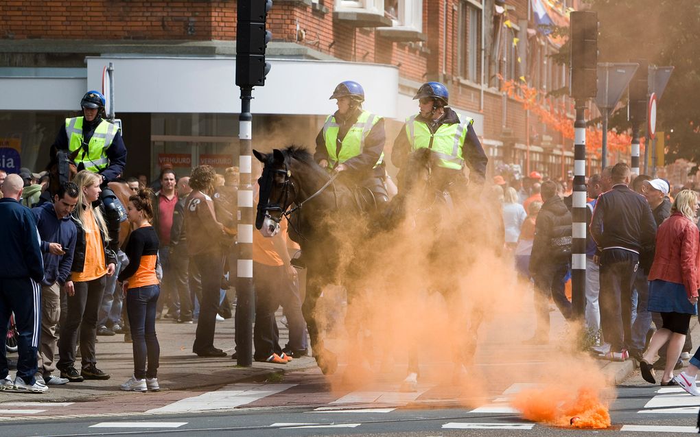 De overwinning van Nederland op Japan tijdens het WK Voetbal is niet zonder slag of stoot gegaan in Nederland. Rond de WK-wedstrijd zaterdag vonden in Nederland diverse incidenten plaats. Foto ANP